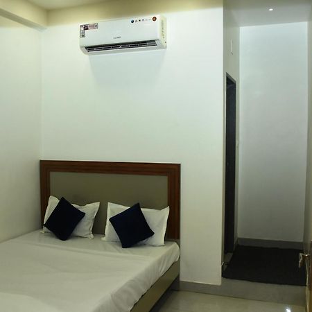 Hotel J K And Restaurant Morbi Exterior foto