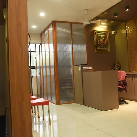Hotel J K And Restaurant Morbi Exterior foto