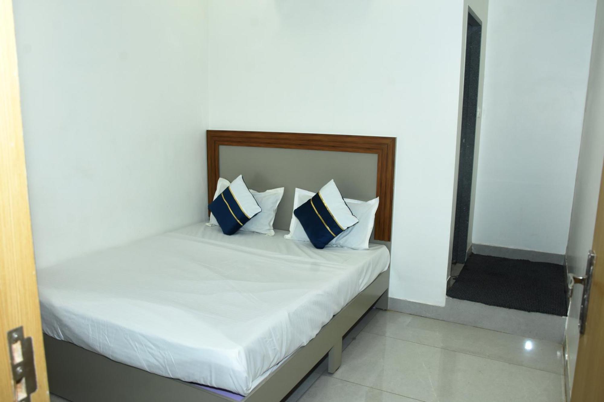 Hotel J K And Restaurant Morbi Exterior foto