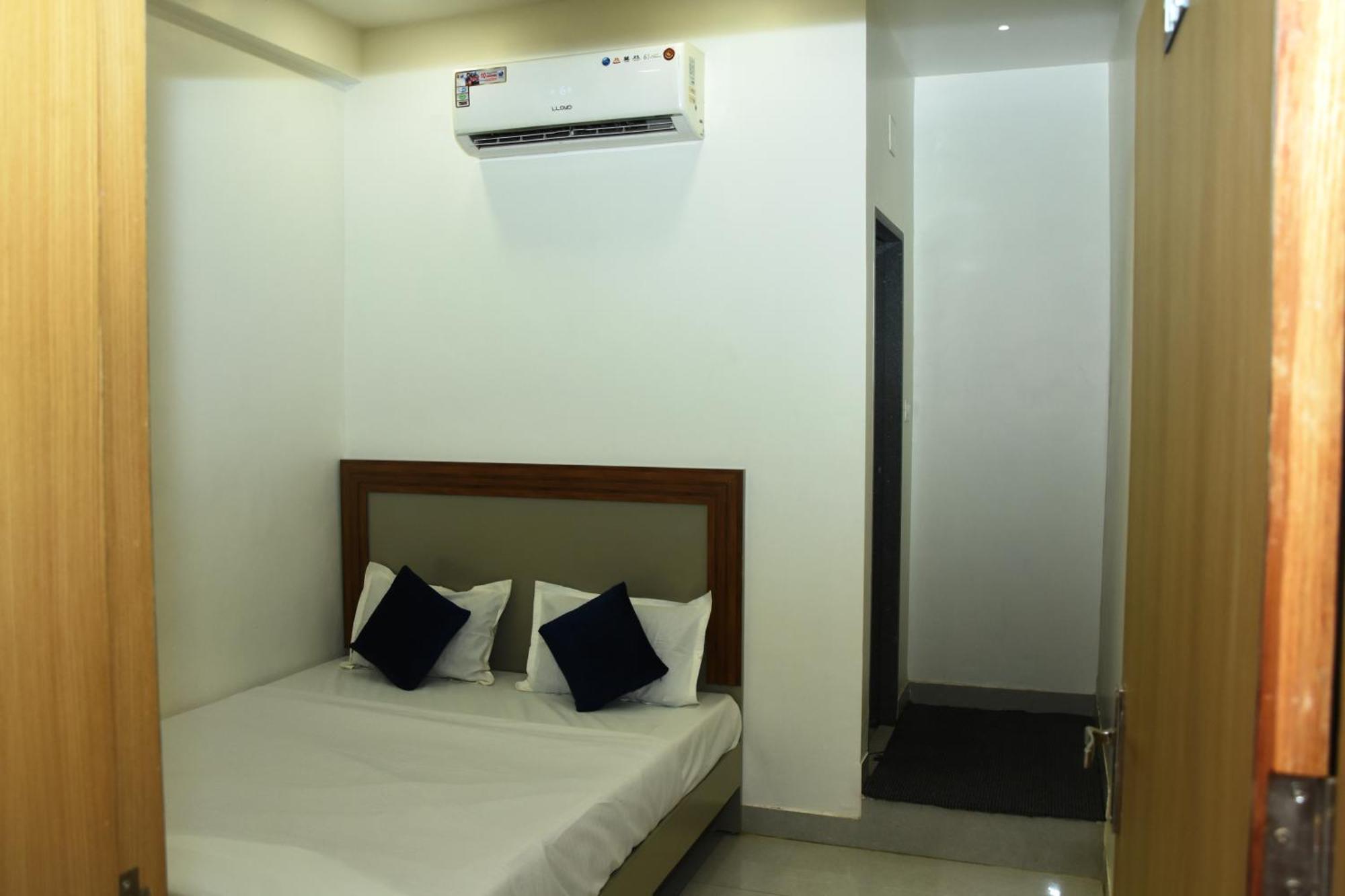 Hotel J K And Restaurant Morbi Exterior foto